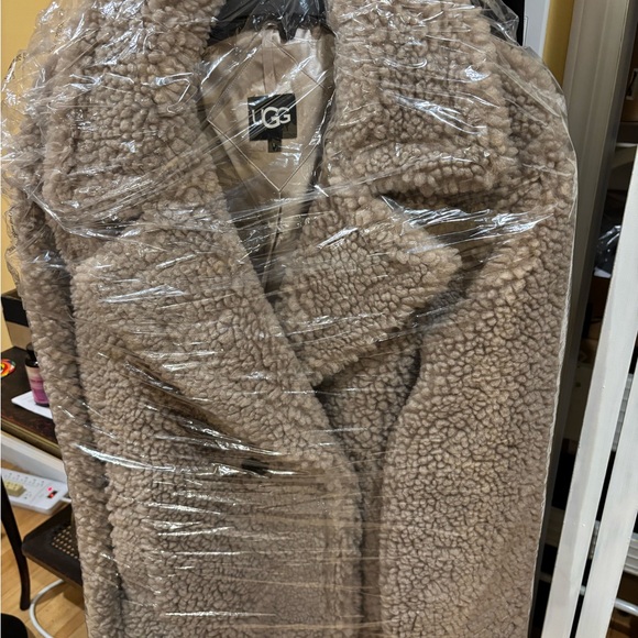 UGG-Gertrude Short Teddy Coat-Putty - Picture 4 of 5